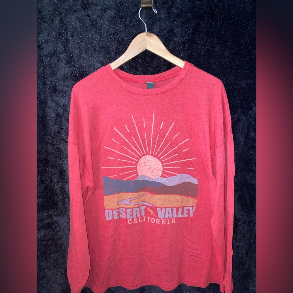 Long sleeve tee shirt